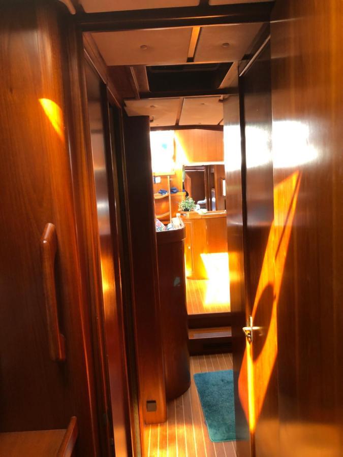 From September Lyra On The Go To Suriname Till 1 April 2026 Joint Captain Casey Medemblik Exteriér fotografie